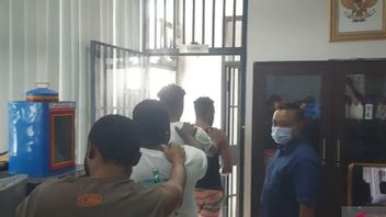 Often Tempting Women And Loud Voice In Jakut Apartments, 4 Nigerian Foreigners Arrested By Immigration