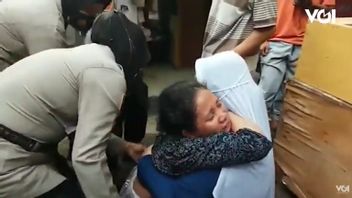 视频： 房子被警察夷为平地， 一些母亲歇斯底里地哭泣