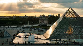 Perampok Koleksi Perhiasan Musuem Louvre Ditangkap