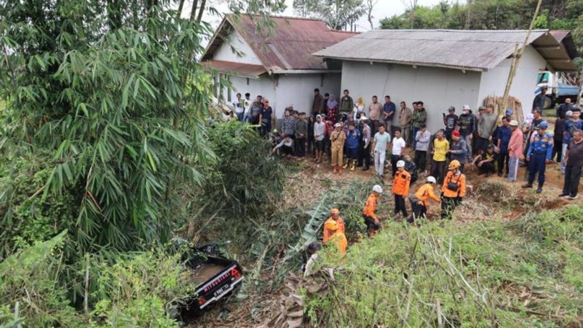 About To Celebrate, Open-air Car Carrying 17 Passengers In Ciamis Into The Gorge, 8 People Died