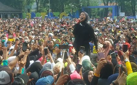 Konser Tak Lagi Berjarak, Tantri Kotak Band Getarkan Kota Tangerang