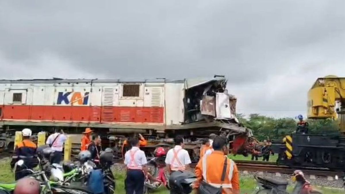 KAI Cirebon Pastikan Tak Ada Penumpang Cedera Usai Insiden KA Menoreh