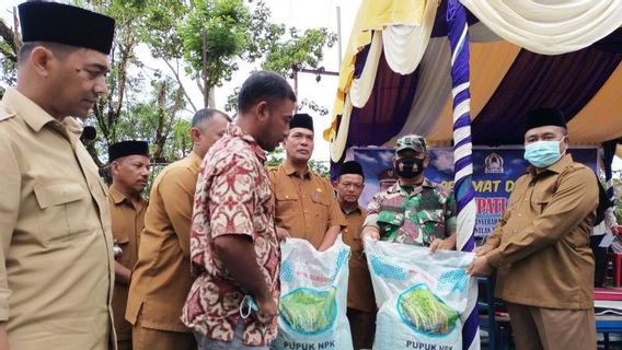 Les Agriculteurs De L’ouest D’Aceh Peuvent Sourire Joyeusement, Le Gouvernement Distribue 275 Tonnes D’engrais NPK, Gratuitement! 