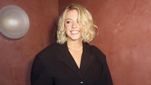 Kontroversi Sydney Sweeney Tak Izin Gantung Bra di Papan Hollywood