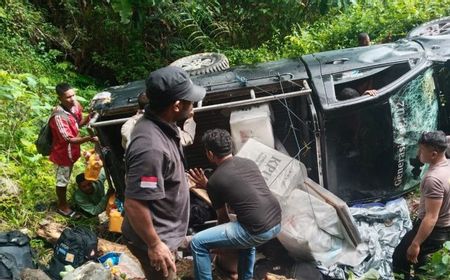 Mobil Angkut Logistik Pilkada Terbalik di Buru, Empat Polisi Terluka