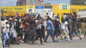 جاكرتا (رويترز) - لقي خمسة أشخاص حتفهم في احتجاجات على مشروع القانون المالي وطلبت جماعات حقوق الإنسان الكينية وقف استخدام الرصاصة الحادة.