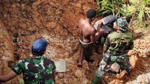 Jalan Trans Yapen-Papua Terputus, Prajurit TNI Turun Tangan
