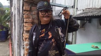 Kisah di Balik Kacamata Berantai Legenda Dangdut Jhonny Iskandar