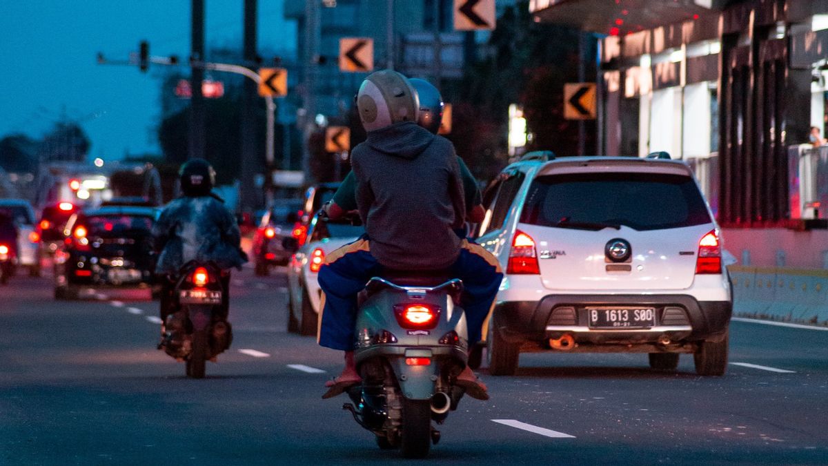 準備をしなさい、白い基本的な車両ナンバープレートは2022年6月開始