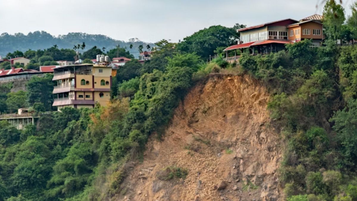 300 People Buried Landslides In Papua New Guinea