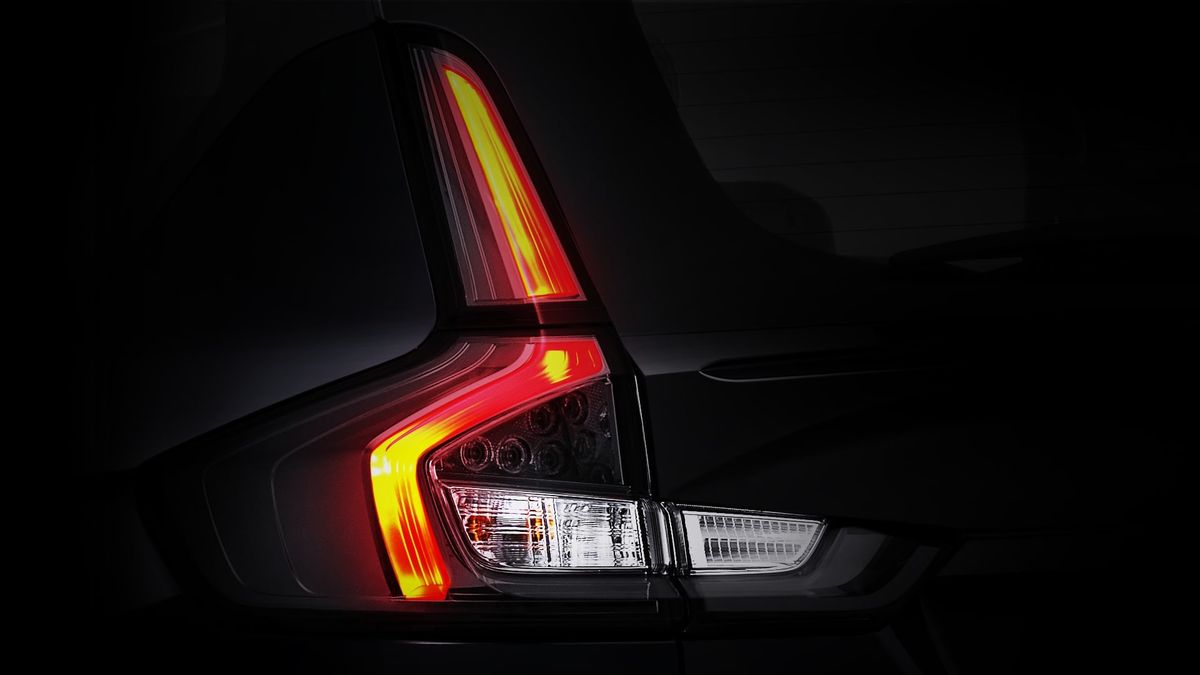 Suzuki Buka Selubung New XL7 Hybrid Alpha Kuro, Harganya Mulai Rp300 Jutaan