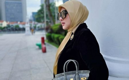 Mereknya Enggak Main-main, Intip 7 Potret Syahrini Berpose Bersama Koleksi Tas Mewahnya