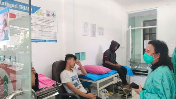 보건부는 M 6.2 지진으로 인한 피해 이후 가루트의 공중 보건 센터와 병원이 정상으로 복귀하도록 보장