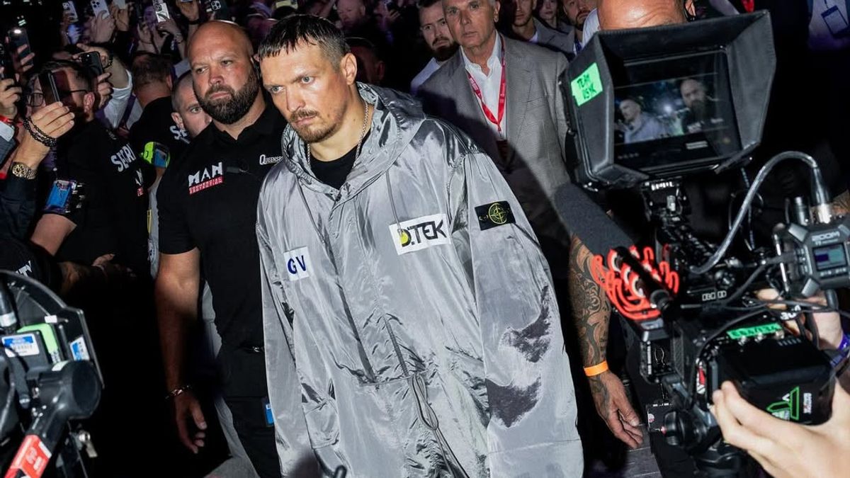 オレクサンドル・ウシクがダニエル・デュボアのノックアウト後にリハートする