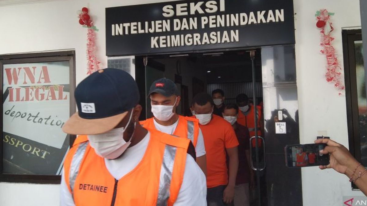 Imigrasi Denpasar Tangkap WNA Ukraina Jadi Kasir dengan izin Investor