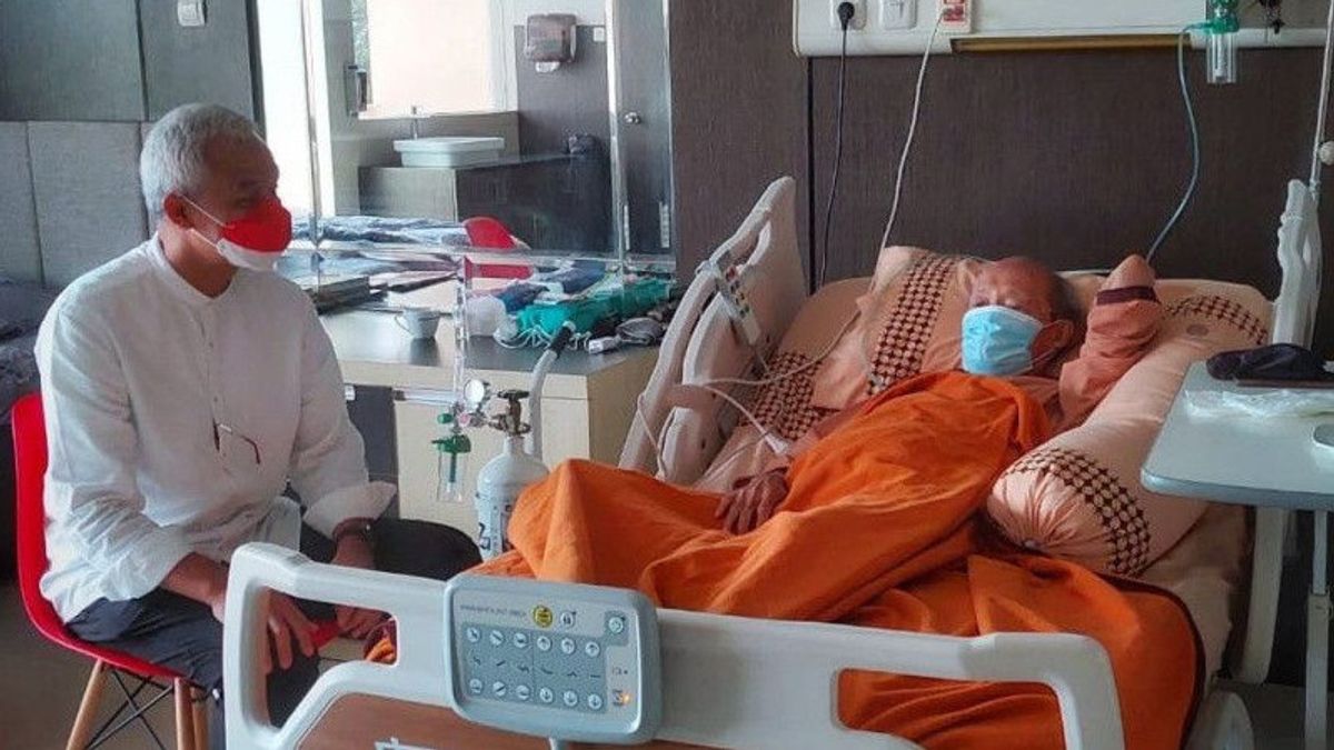 Buya Syafii's Visit At PKU Muhammadiyah Hospital, Ganjar Pranowo: Let's Pray For Buya's Health, Treatment Smoothly