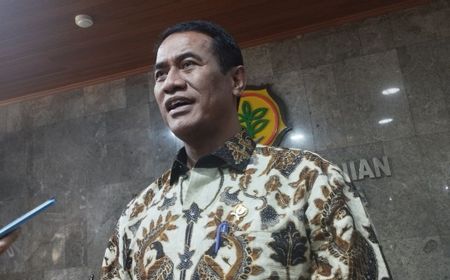 Revisi Peraturan, Mentan Amran Pastikan Petani Bisa Tebus Pupuk Subsidi Hanya dengan KTP