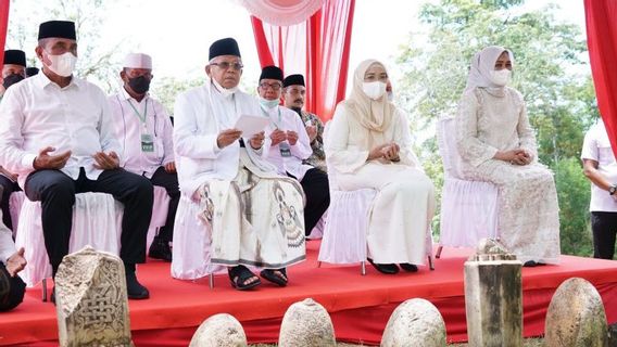 Vice President Visits Mahligai Old Islamic Cemetery Complex in Barus, North Sumatra