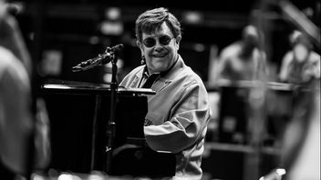 Elton John Ungkap Kisah Pilu di Balik Masalah Penglihatannya