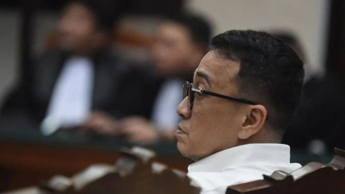 Rajo Emirsyah yang Umrah Pakai Duit Judi Online Divonis 10 Tahun Penjara