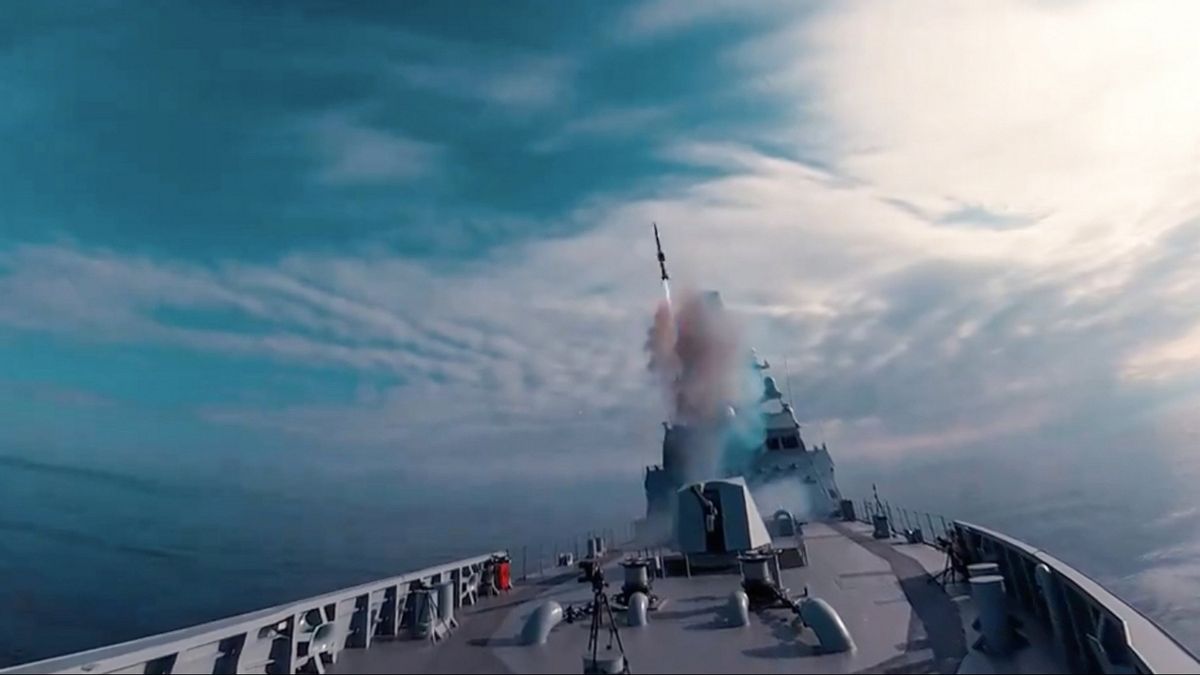 トルコ軍艦からの国内垂直ミサイル発射システムの試行に成功