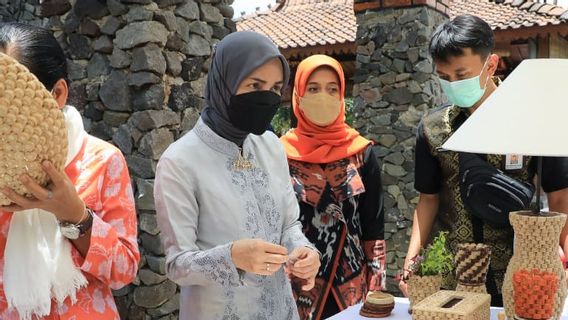 Ganjar Pranowo's Wife Is Attracted To The Corncob Ring Made By Ranu