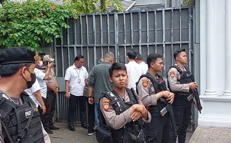 Polisi Bersenjata Lengkap Kawal Penggeledahan Rumah Firli Bahuri di Kertanegara