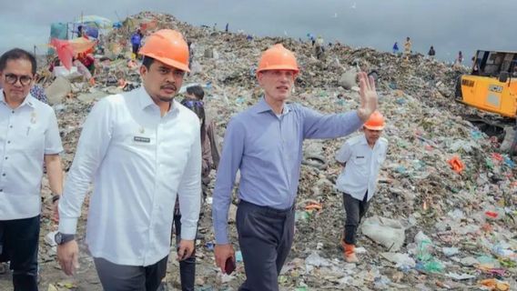 跟进合作，Bobby Nasution和荷兰大使检阅棉兰瀑布垃圾填埋场