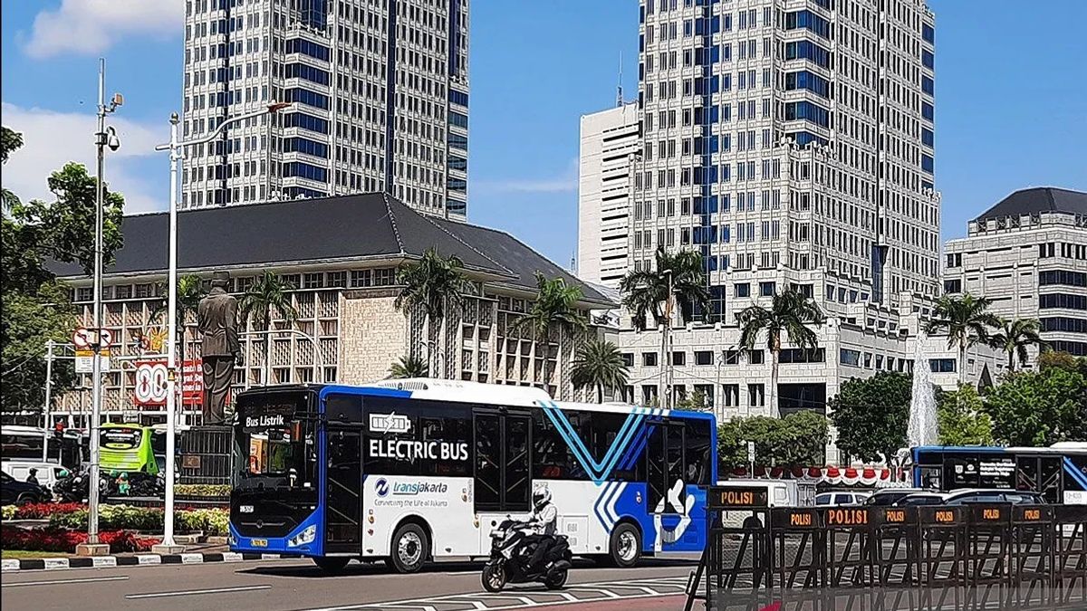 Viral Ibu-ibu Memaki Anak Muda, Transjakarta Tegaskan Selain Kursi Prioritas Bisa Digunakan Semua Penumpang 