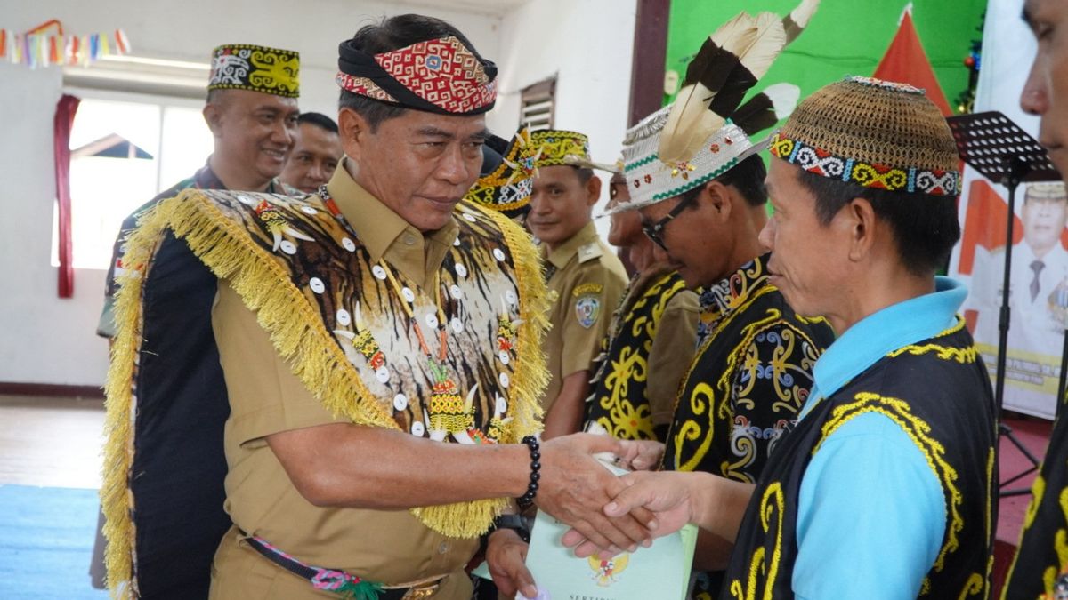 Gubernur Kaltara Serahkan 910 Sertifikat Tanah Milik Warga Perbatasan