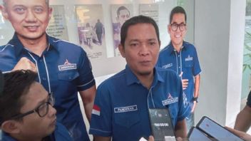 Bobby Nasution Takes The Registration Form For North Sumatra's Cagub To Democrats