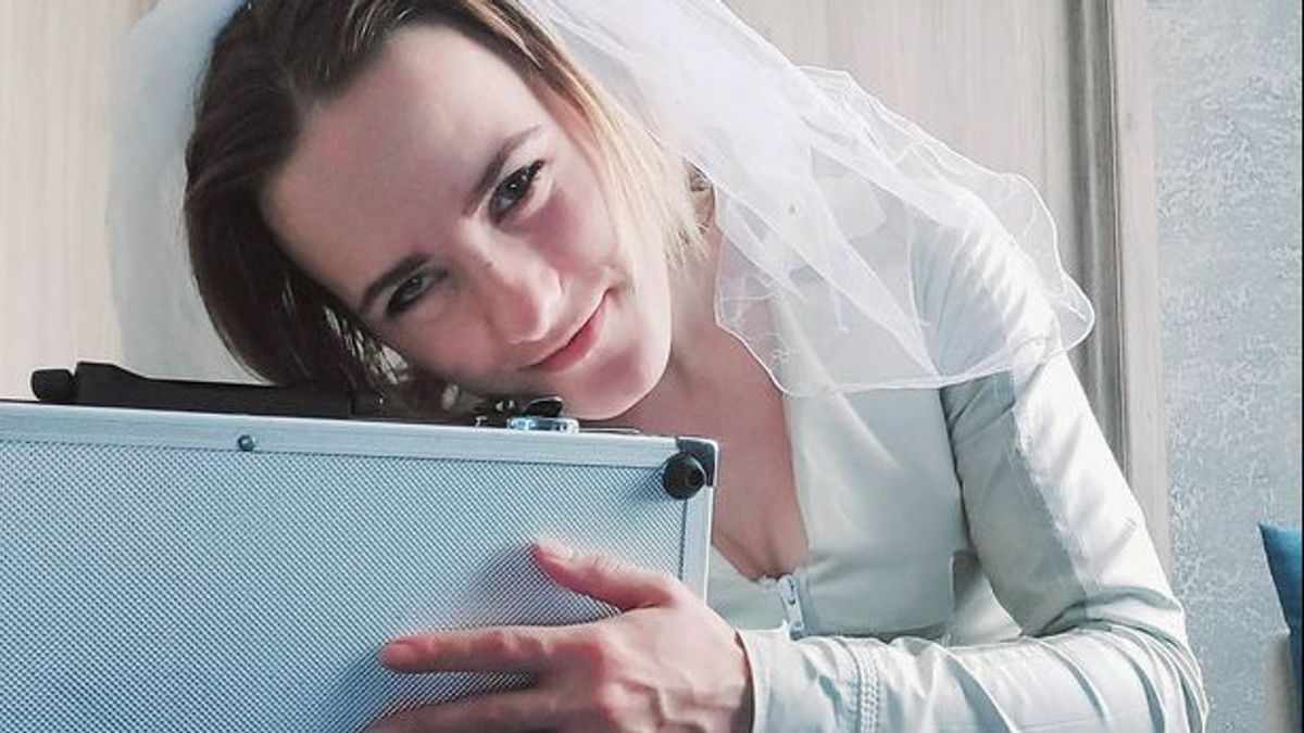 This Woman Is Sexually Attracted To Inanimate Objects, She Marries Her Suitcase