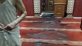 Masjid Al Fallah Sunter Jaya Dibakar Pria Tak Dikenal