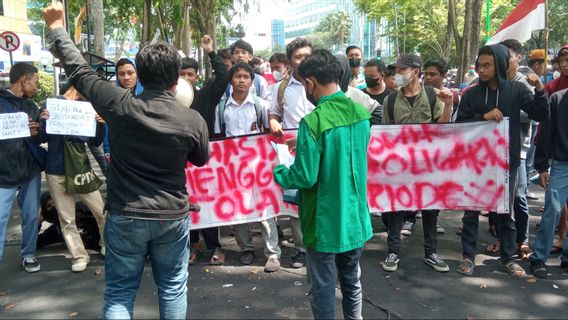 Pakai Seragam Sekolah, Pelajar di Medan Ikut Demo Tolak Kenaikan Harga Pertamax