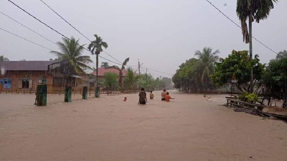 Cinq Districts De La Côte Sud De Sumatra Ouest Ont été Inondés.