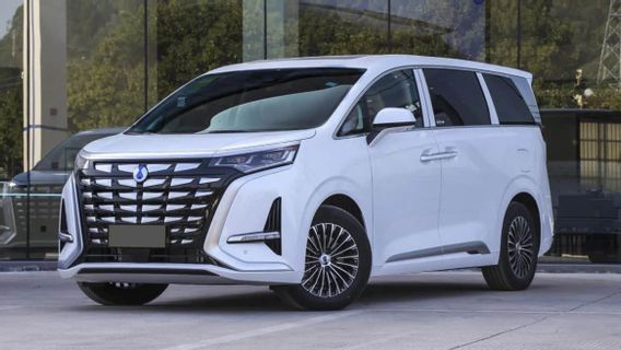 Denza D9 DM-i, MPV Premium Plug-In Hybrid Pesaing Toyota Alphard dan Vellfire