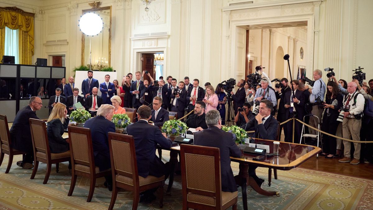 欧州指導者たちは、ゼレンスキー・トランプとの三国間会談に参加しなければ、ロシアに経済制裁を脅かす