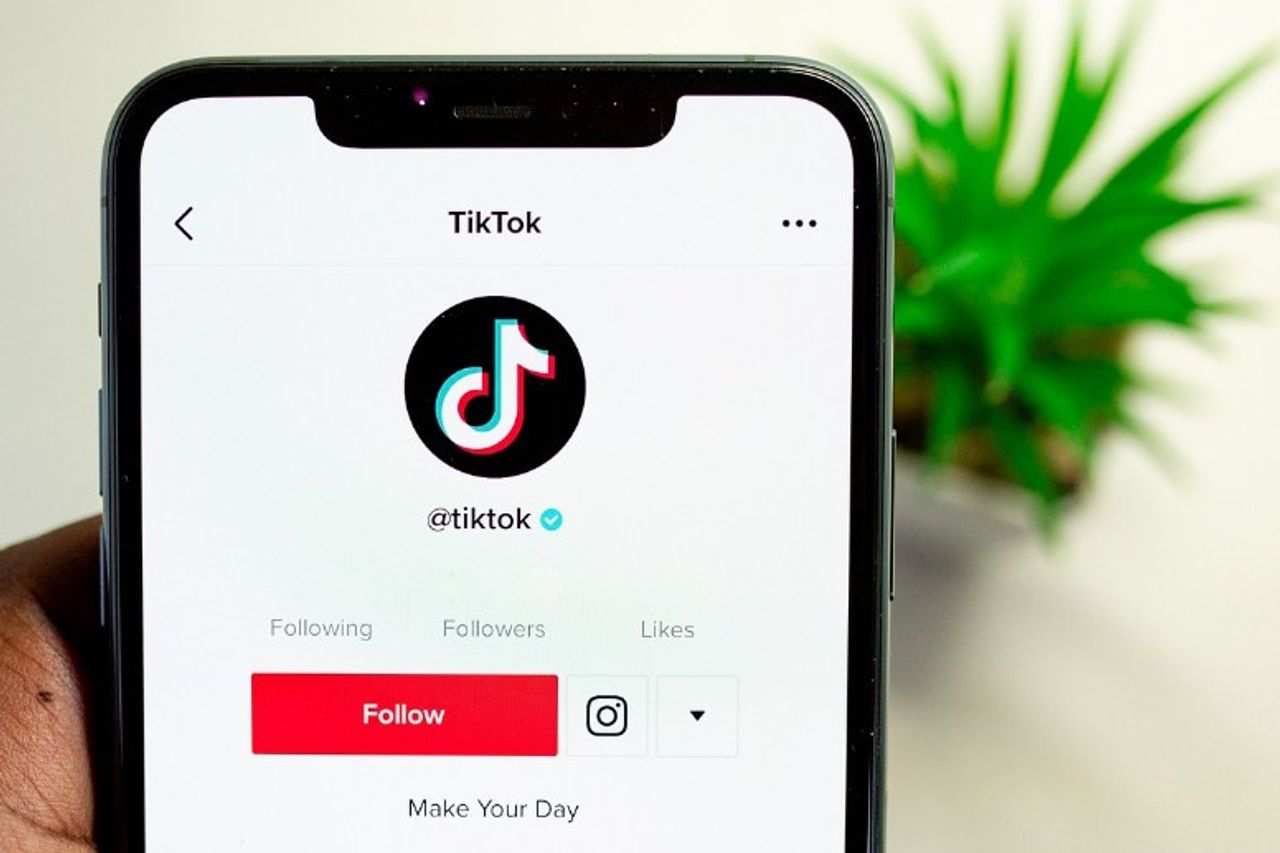 Các đường link giới thiệu trên TikTok có thể giúp bạn giới thiệu bản thân, sản phẩm của mình một cách nhanh chóng và hiệu quả. Nếu bạn đang tìm cách giới thiệu sản phẩm của mình trên TikTok, hãy xem bức ảnh liên quan đến đường link này.