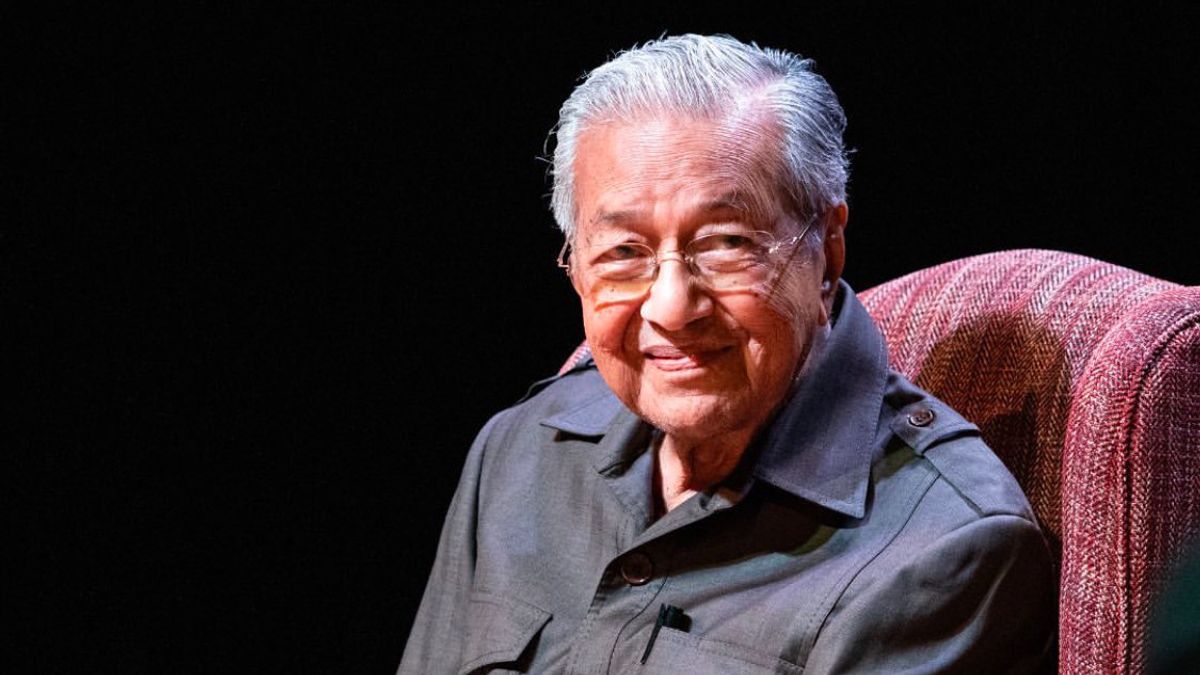 Menginjak 100 Tahun, 5 Rahasia Panjang Umur dan Hidup Sehat Mahathir Mohamad