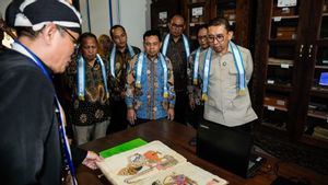 Soroti Museum Radya Pustaka, Menbud Fadli Sebut Koleksi Besar, Tata Pamer Harus Berubah