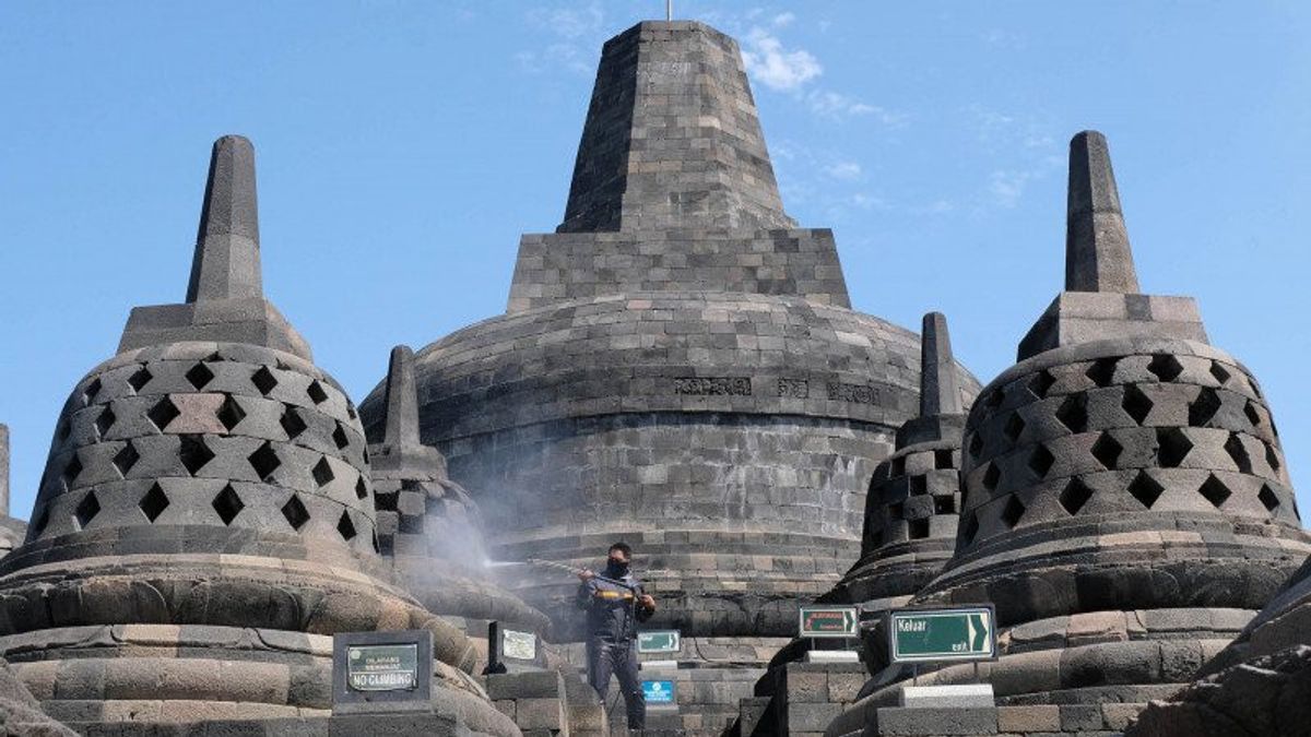 Wamenag Angkat Bicara Soal <i>Meme</i> Stupa Borobudur Mirip Jokowi, Minta Polisi Usut Tuntas