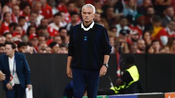 何塞·穆里尼奥在未能将俱乐部带到欧冠后被费内巴切解雇