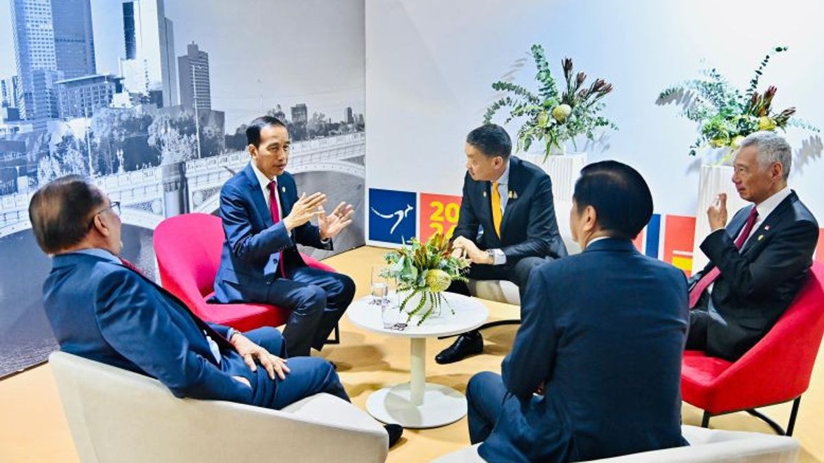 Jokowi Bincang Relaxes With A Number Of State Leaders At The ASEAN-Australia Summit Sela