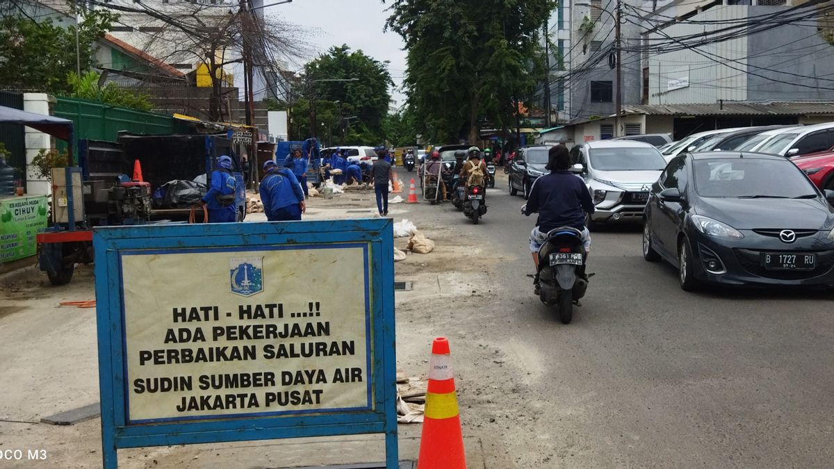 Hundreds Of Infiltration Wells In Central Jakarta Were Damaged Due To Being Run Over By A Truck