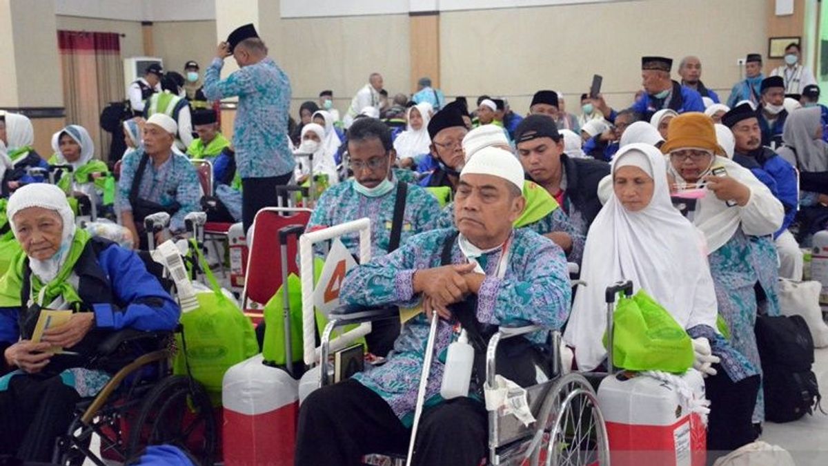 Heart Attack, Hajj From Salatiga Dies On Plane On His Way Home