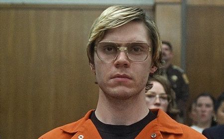 Penuh Kontroversi, Dahmer Jadi Serial yang Paling Banyak Ditonton di Netflix