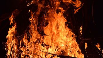 Diduga Korsleting Listrik, Puluhan Rumah Penduduk di Kawasan Gambir Terbakar