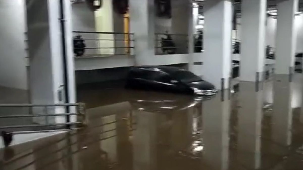 Jebol Embankment, The Car Of The Residents Of The Serpong Gading Apartment Is Submerged In Water