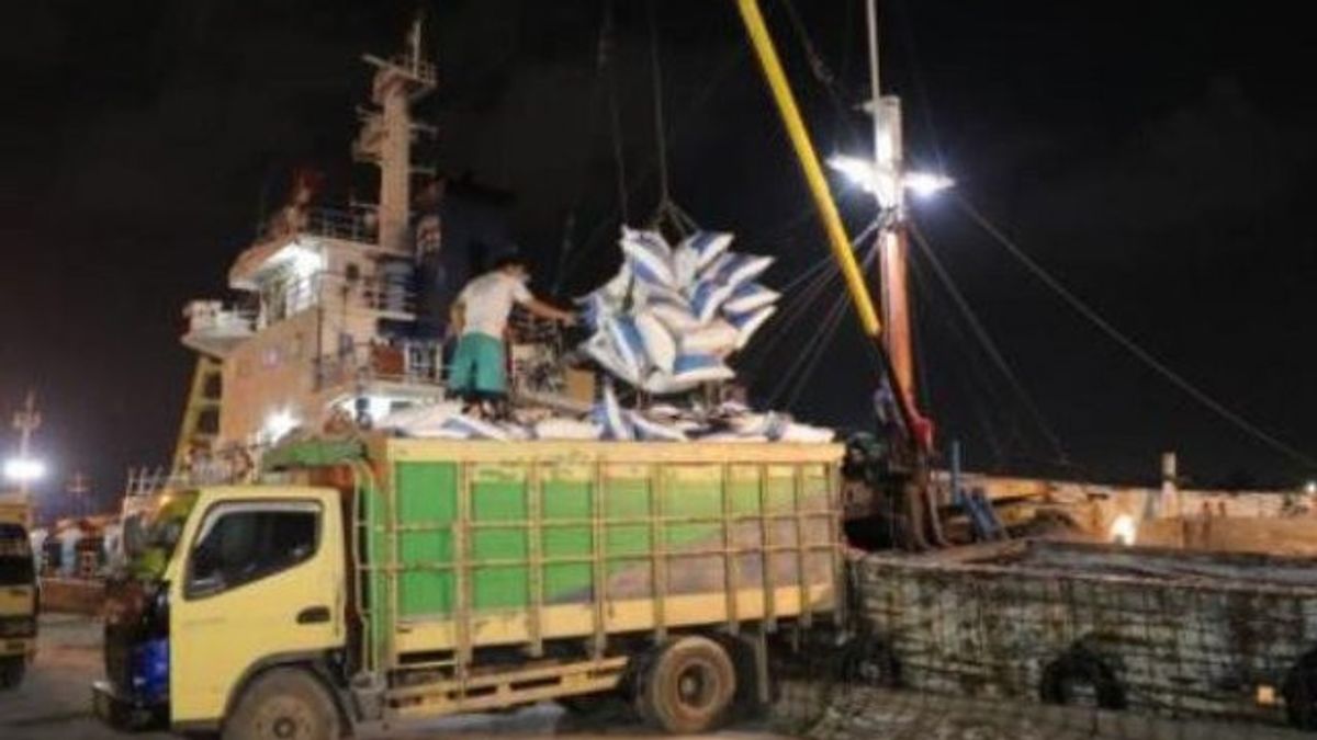 Gubernur Babel Periksa Bongkar Muat di Pelabuhan Pangkalbalam Menjelang Lebaran 2021