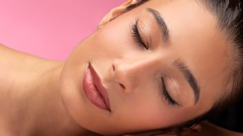 8 种自然安全的方法来延长睫毛